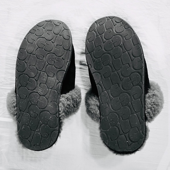UGG Women's Black Scuffette II Slippers with Plush Gray Trim Size 8 - Picture 10 of 11